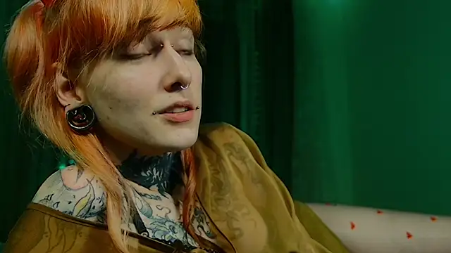 Snapshot of Littlespacemouse chatting on February 14, 8:05 pm Littlespacemouse online show from February 14, 8:05 pm