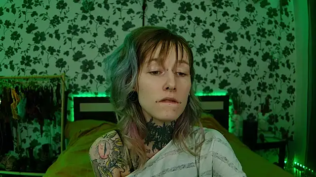 Snapshot of Littlespacemouse chatting on October 20, 5:02 pm Littlespacemouse online show from October 20, 5:02 pm