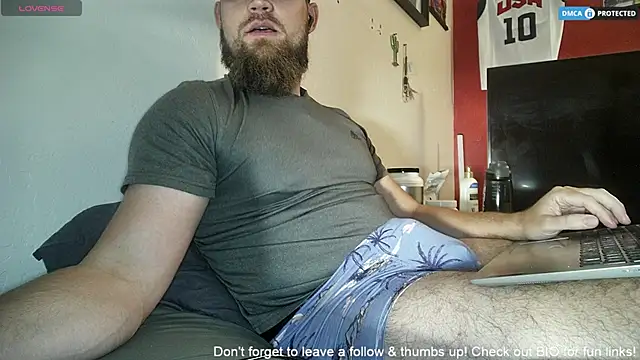 Snapshot of dikdowndaddy chatting on July 28, 8:23 pm dikdowndaddy online show from July 28, 8:23 pm