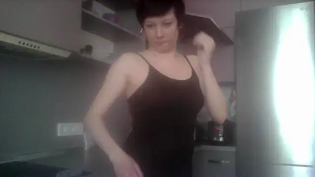 Snapshot of SunElizabeth chatting on May 7, 3:34 am SunElizabeth online show from May 7, 3:34 am