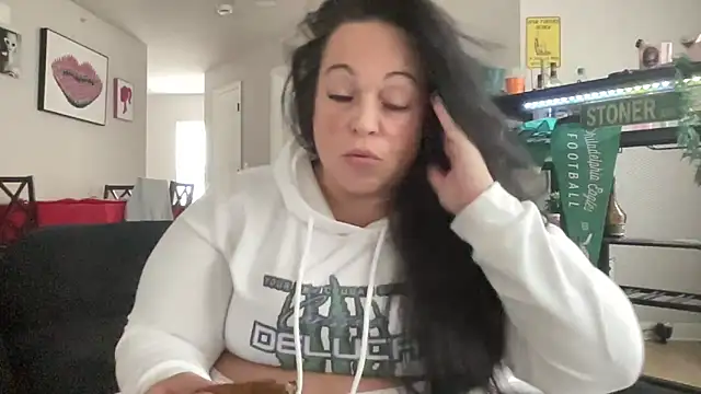 Snapshot of CarissmaDeLuca chatting on February 25, 8:29 pm CarissmaDeLuca online show from February 25, 8:29 pm