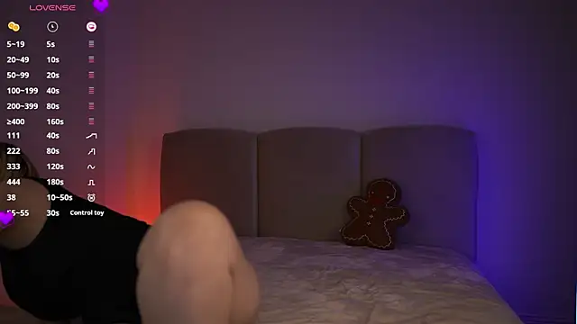 emilymoore   online show from December 20, 11:17 am