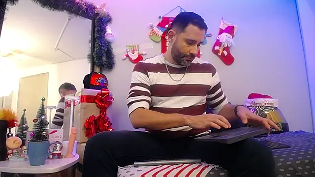 Snapshot of jonasbeards chatting on December 13, 7:53 pm jonasbeards online show from December 13, 7:53 pm