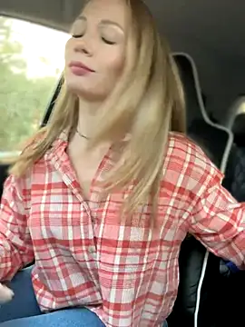 Snapshot of LavenderHot chatting on October 25, 2:08 am LavenderHot online show from October 25, 2:08 am