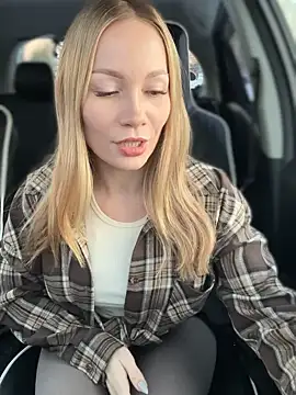 Snapshot of LavenderHot chatting on November 17, 2:17 am LavenderHot online show from November 17, 2:17 am