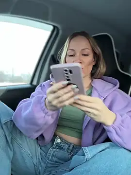 Snapshot of LavenderHot chatting on November 20, 2:12 am LavenderHot online show from November 20, 2:12 am