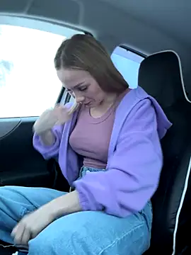 Snapshot of LavenderHot chatting on November 21, 2:21 am LavenderHot online show from November 21, 2:21 am