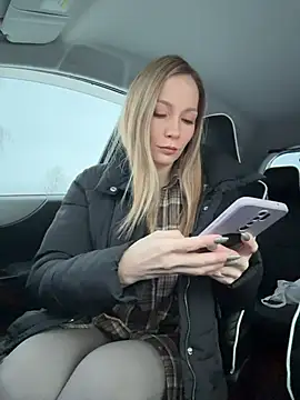 Snapshot of LavenderHot chatting on November 25, 2:11 am LavenderHot online show from November 25, 2:11 am