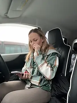 Snapshot of LavenderHot chatting on December 15, 3:00 am LavenderHot online show from December 15, 3:00 am