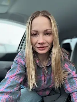 Snapshot of LavenderHot chatting on December 17, 3:23 am LavenderHot online show from December 17, 3:23 am