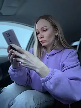 Snapshot of LavenderHot chatting on December 20, 2:40 am LavenderHot online show from December 20, 2:40 am