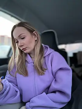 Snapshot of LavenderHot chatting on January 9, 2:47 am LavenderHot online show from January 9, 2:47 am