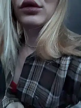 Snapshot of LavenderHot chatting on January 10, 2:46 am LavenderHot online show from January 10, 2:46 am