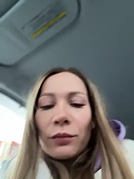 Snapshot of LavenderHot chatting on January 11, 2:49 am LavenderHot online show from January 11, 2:49 am