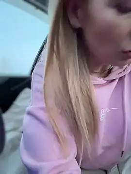 Snapshot of LavenderHot chatting on January 14, 2:28 am LavenderHot online show from January 14, 2:28 am