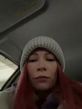 Snapshot of LavenderHot chatting on February 14, 2:41 am LavenderHot online show from February 14, 2:41 am