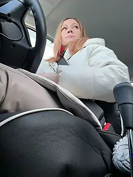 Snapshot of LavenderHot chatting on February 25, 2:21 am LavenderHot online show from February 25, 2:21 am