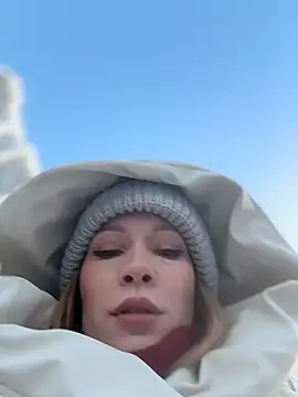 Snapshot of LavenderHot chatting on March 1, 2:13 am LavenderHot online show from March 1, 2:13 am