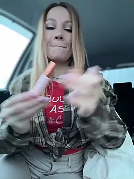 Snapshot of LavenderHot chatting on March 2, 1:19 am LavenderHot online show from March 2, 1:19 am