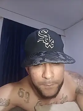 Snapshot of sexjim01 chatting on June 19, 5:01 am sexjim01 online show from June 19, 5:01 am