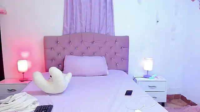 Latinabombsheell online show from November 11, 7:19 am