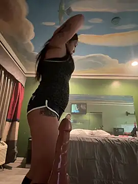 Snapshot of Gin4Cole chatting on January 13, 4:07 am Gin4Cole online show from January 13, 4:07 am