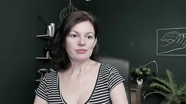 VivianWILD online show from May 26, 5:47 am
