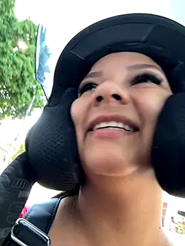 Snapshot of loreth_J chatting on September 9, 1:10 pm loreth J online show from September 9, 1:10 pm