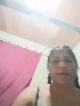 Snapshot of Giselabrunette25 chatting on August 2, 7:29 am Giselabrunette25 online show from August 2, 7:29 am