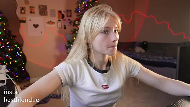 Snapshot of bestblonde chatting on December 20, 6:13 pm bestblonde online show from December 20, 6:13 pm