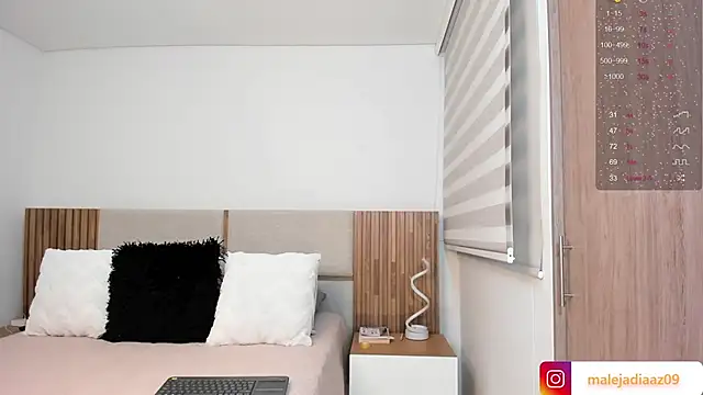 MalejaDiaz  online show from April 10, 4:44 pm