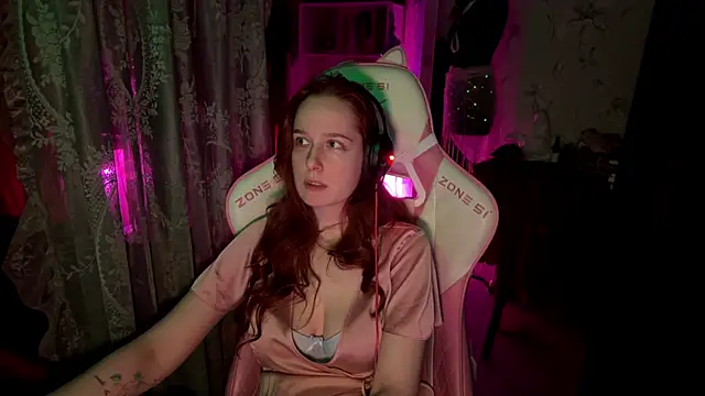 Snapshot of pearl_princess_ chatting on June 20, 3:09 am pearl princess online show from June 20, 3:09 am