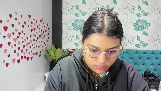 LindaBreeS online show from February 14, 1:51 pm