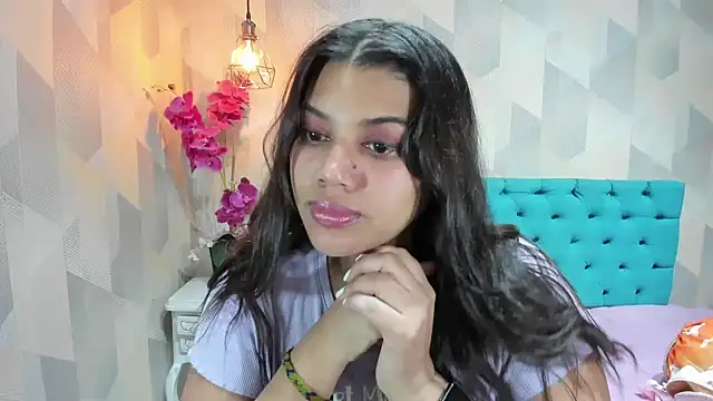LindaBreeS online show from June 18, 2:10 pm