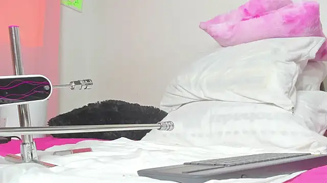 Ashley Miiller1 online show from January 21, 2:26 pm