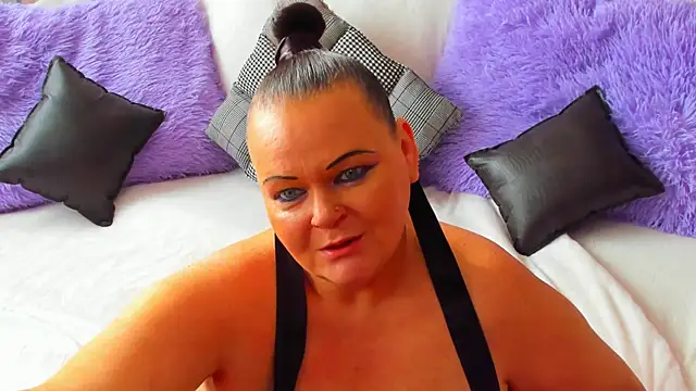 MilanaBiegert online show from October 1, 8:20 am