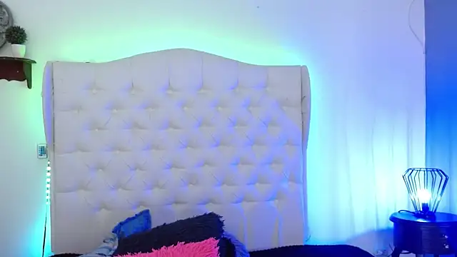 elena detroya online show from December 23, 3:23 pm