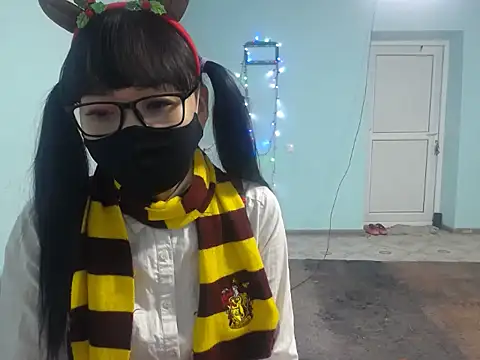 elllaaxx online show from December 18, 4:51 am