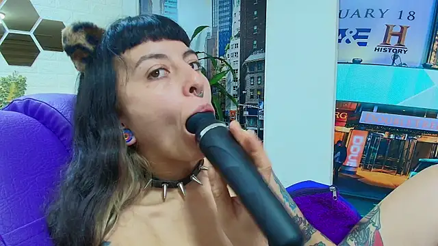 Snapshot of Naughty_Kittenm chatting on March 7, 1:29 pm Naughty Kittenm online show from March 7, 1:29 pm