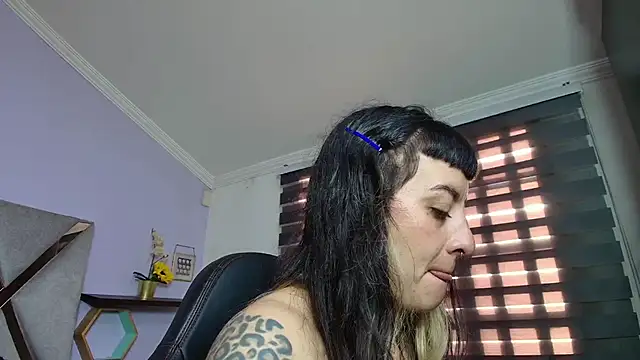 Snapshot of Naughty_Kittenm chatting on October 2, 11:39 am Naughty Kittenm online show from October 2, 11:39 am