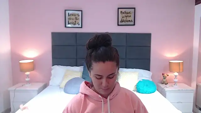 MadisonJenner online show from February 7, 6:02 pm