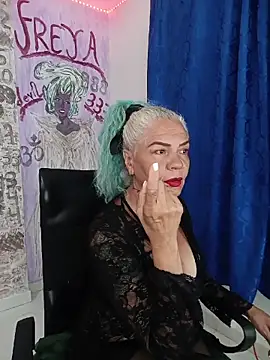 freyadevil333 online show from April 15, 5:03 am