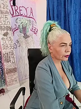freyadevil333 online show from May 27, 7:38 am