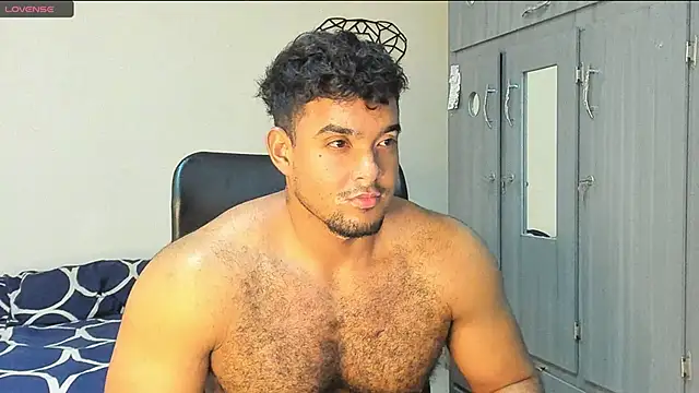 Snapshot of Big_furry_bear13 chatting on December 17, 7:18 am Big furry bear13 online show from December 17, 7:18 am