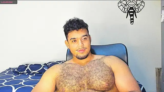 Snapshot of Big_furry_bear13 chatting on December 19, 5:18 am Big furry bear13 online show from December 19, 5:18 am