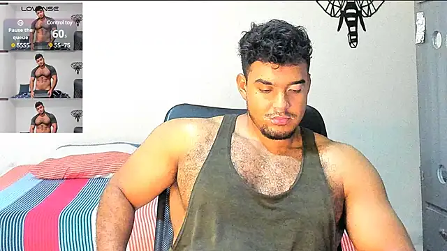 Snapshot of Big_furry_bear13 chatting on December 20, 7:55 am Big furry bear13 online show from December 20, 7:55 am