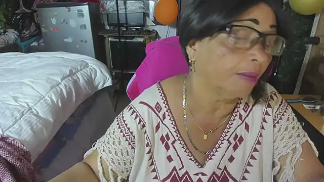 Snapshot of Mrs_mommy_ chatting on November 12, 7:24 pm Mrs mommy online show from November 12, 7:24 pm