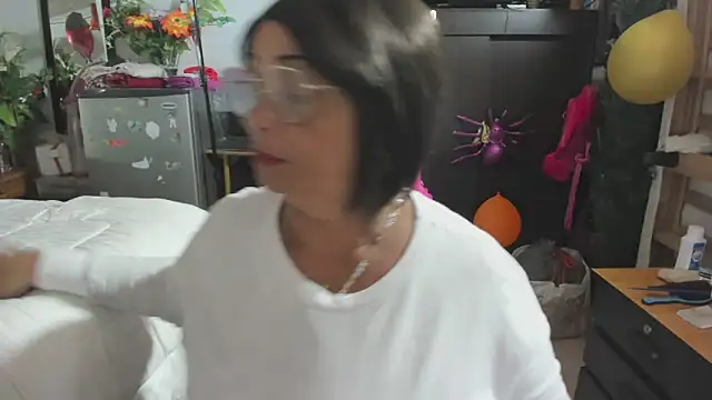 Snapshot of Mrs_mommy_ chatting on November 21, 11:25 pm Mrs mommy online show from November 21, 11:25 pm