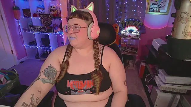 Snapshot of FatVeronica chatting on January 31, 7:11 pm FatVeronica online show from January 31, 7:11 pm