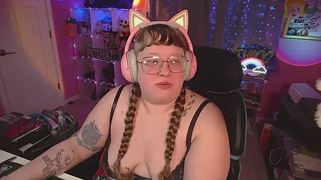 Snapshot of FatVeronica chatting on February 5, 2:00 pm FatVeronica online show from February 5, 2:00 pm